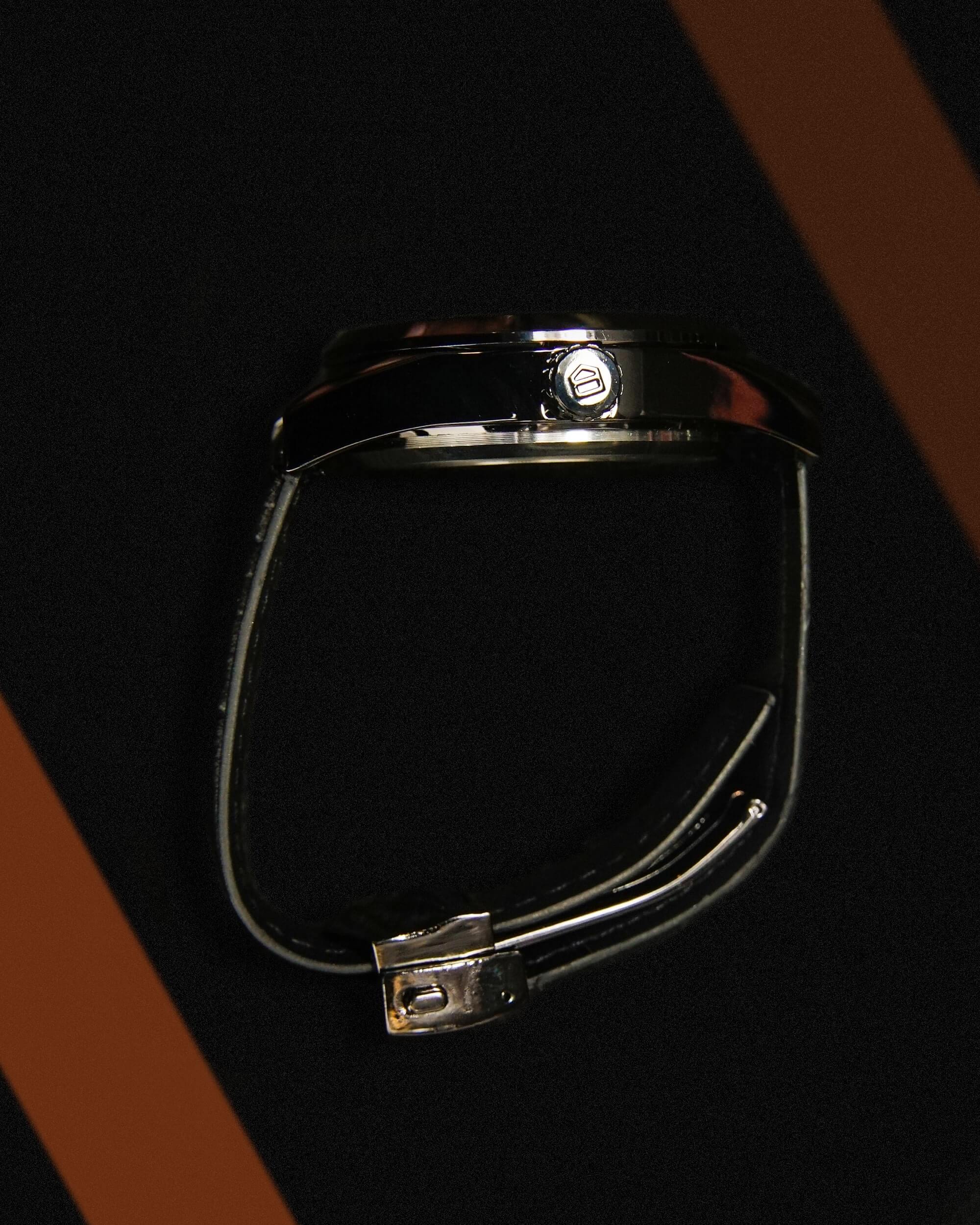 TG-HUR CARRERA BLACK GOLD STRAP WATCHES